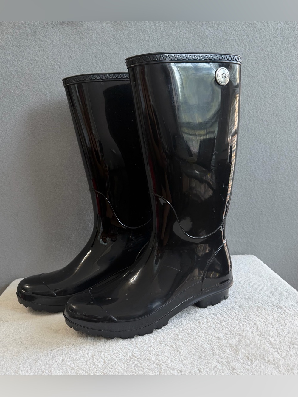 UGG Shaye Tall Rain Boots Women’s Size 7 Black Waterproof Rubber Gloss